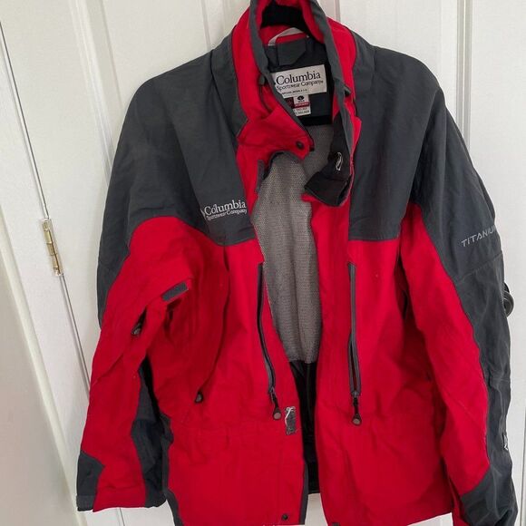Columbia Titanium Omni Tech Jacket in Red and Black Large - Picture 1 of 16